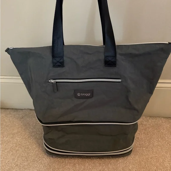 Biaggi Charcoal Travel Tote Bag- expanding and self storing - Picture 6 of 7